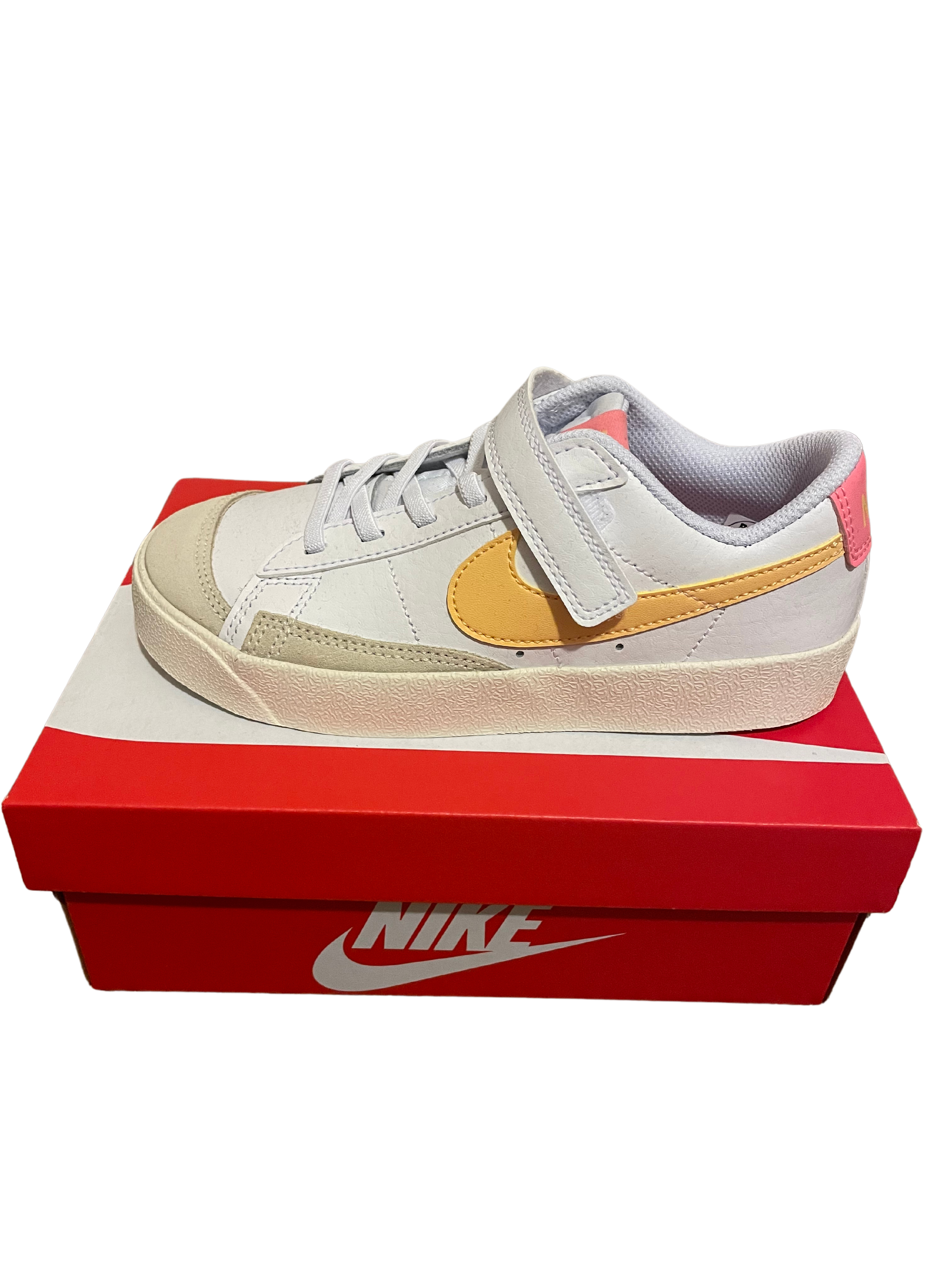 NIke Low Blazer – Pink Hearts